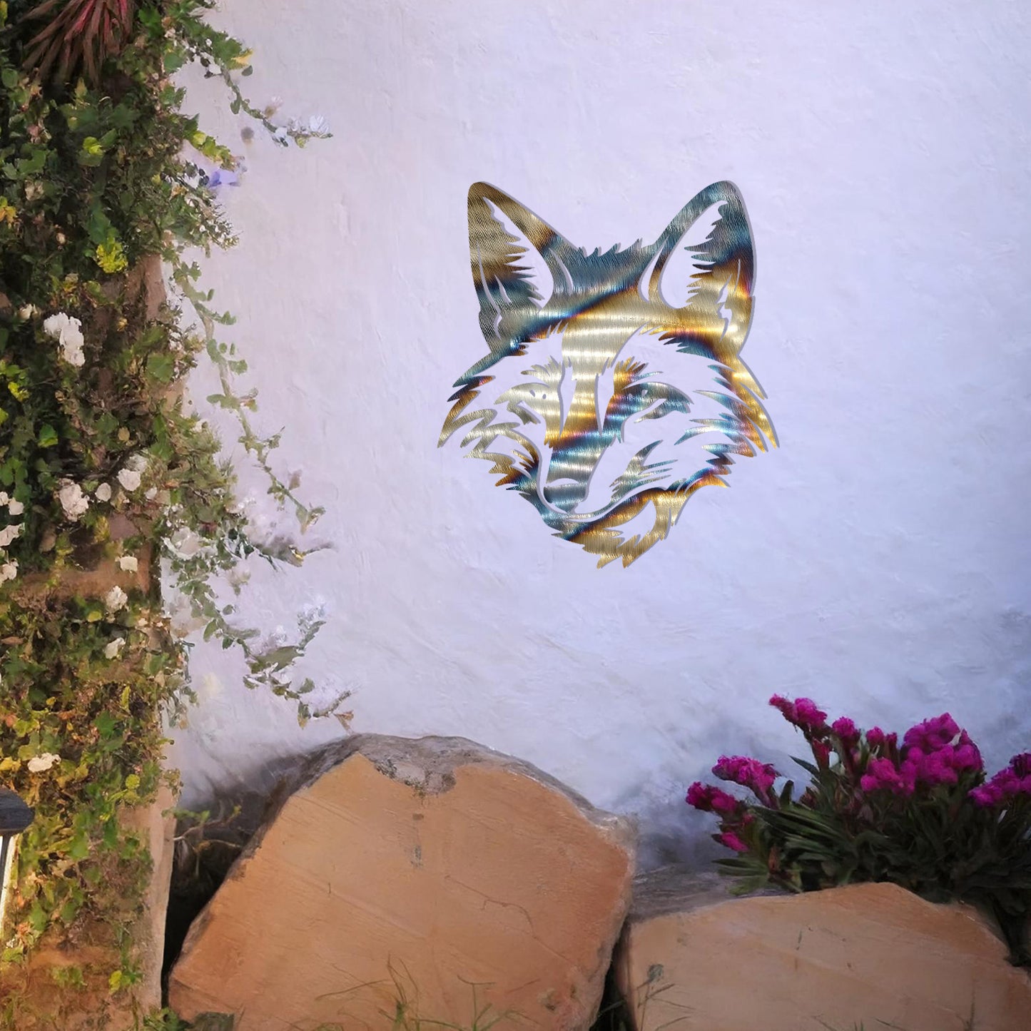 This is a sleek and artistic metal wall art design showcasing the face of a fox, intricately crafted to highlight its cunning expression and sharp features. Perfect for adding a stylish, nature-inspired element to your space.