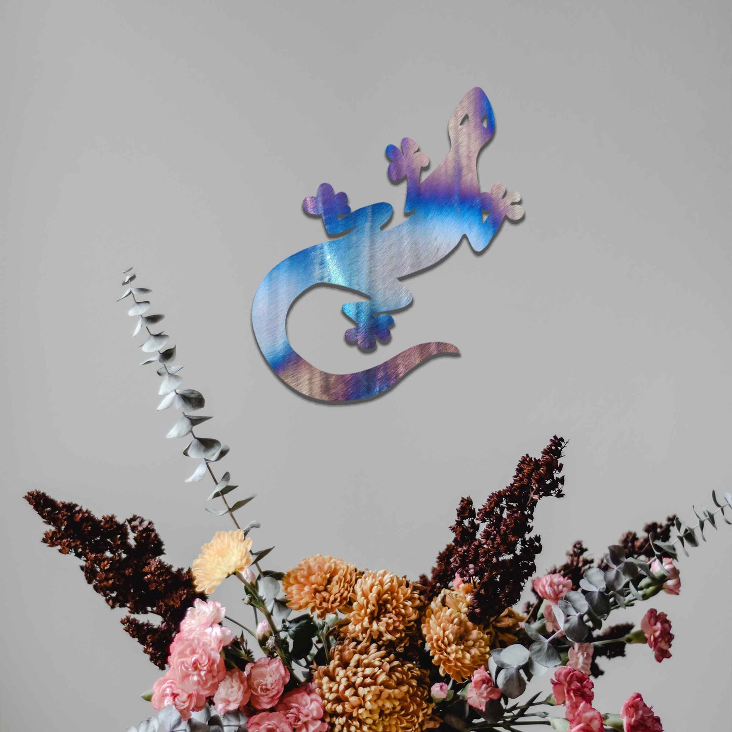Metal garden decoration featuring a playful gecko silhouette with distinct rounded feet and curved tail, adding a modern and lively touch to outdoor walls, perfectly suited for rustic and contemporary garden settings.