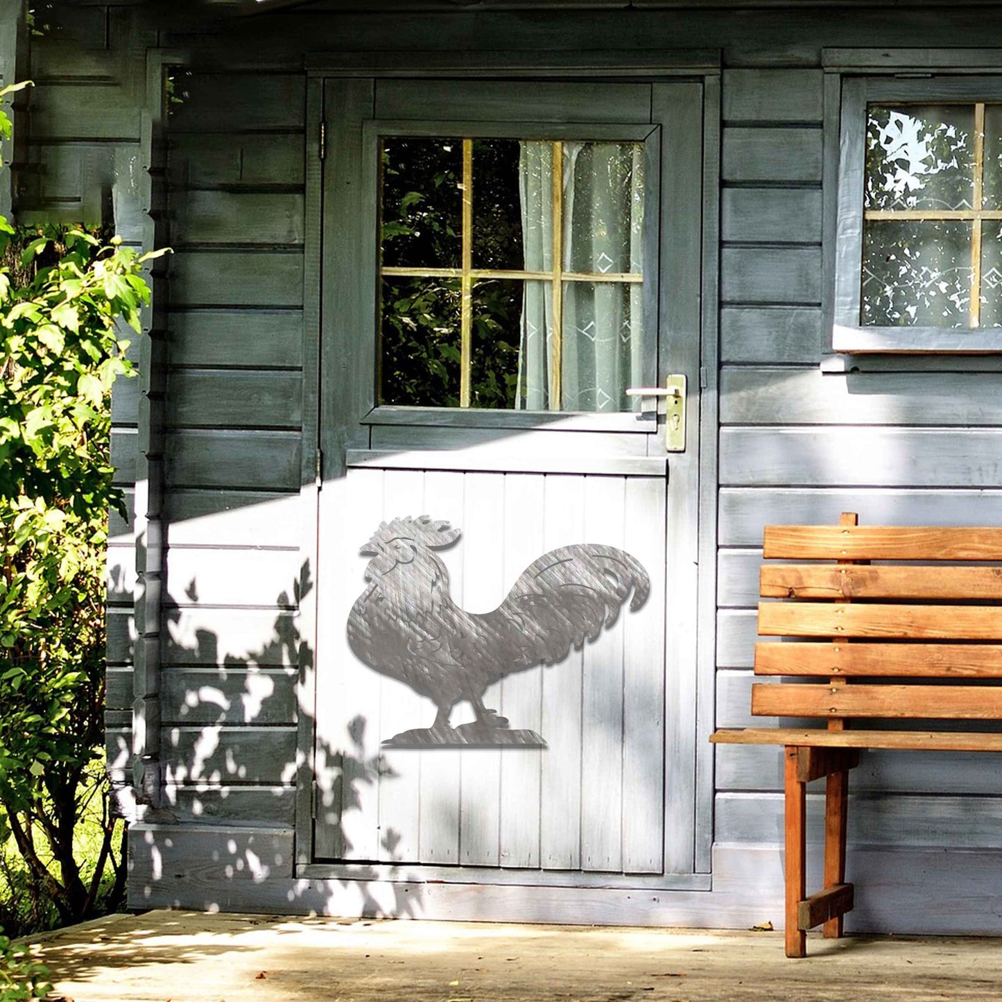 A striking, detailed rooster design, showcasing its feathers and proud stance. This elegant and dynamic wall art adds a bold touch to any space, capturing the essence of the rooster in a timeless, rustic style.