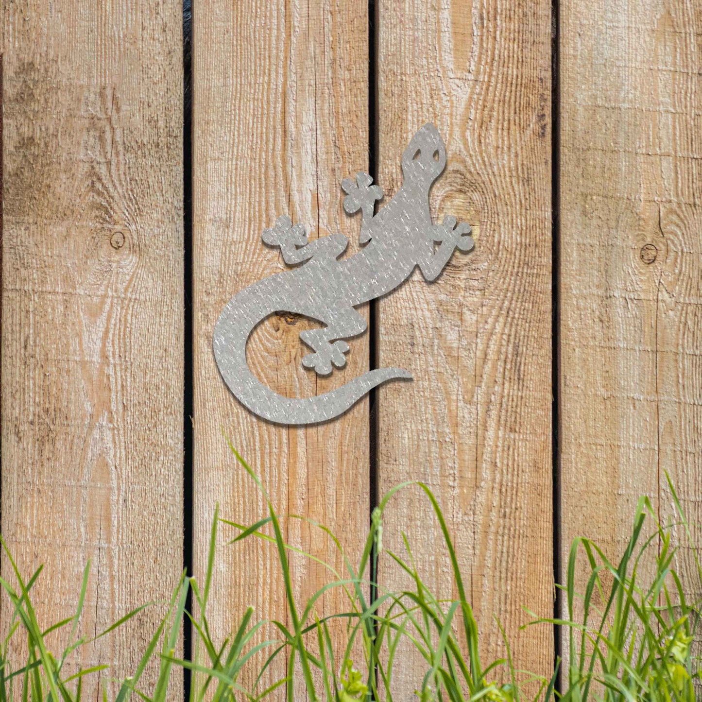 Metal garden decoration featuring a playful gecko silhouette with distinct rounded feet and curved tail, adding a modern and lively touch to outdoor walls, perfectly suited for rustic and contemporary garden settings.