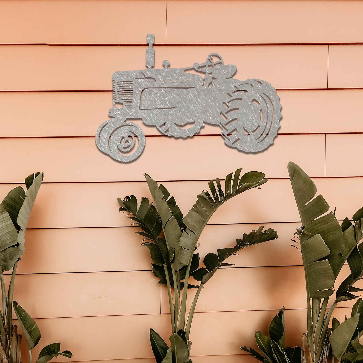 Metal garden decoration featuring a rustic tractor silhouette with detailed cutouts, designed to enhance walls or fences, adding a vintage and countryside charm to outdoor spaces.