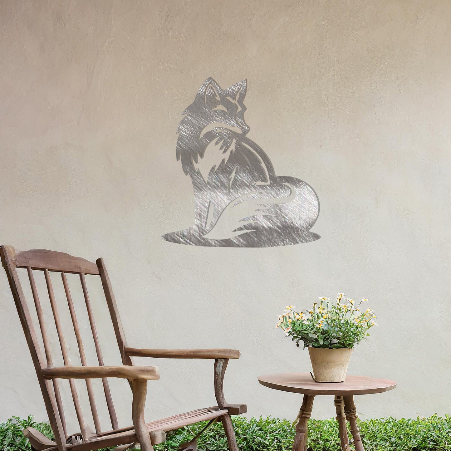 This metal wall art design depicts a sitting fox, elegantly turned to the side, showcasing its bushy tail and graceful silhouette. The minimalist yet detailed cutout enhances the fox's serene and poised demeanor, adding a touch of sophistication to any space.