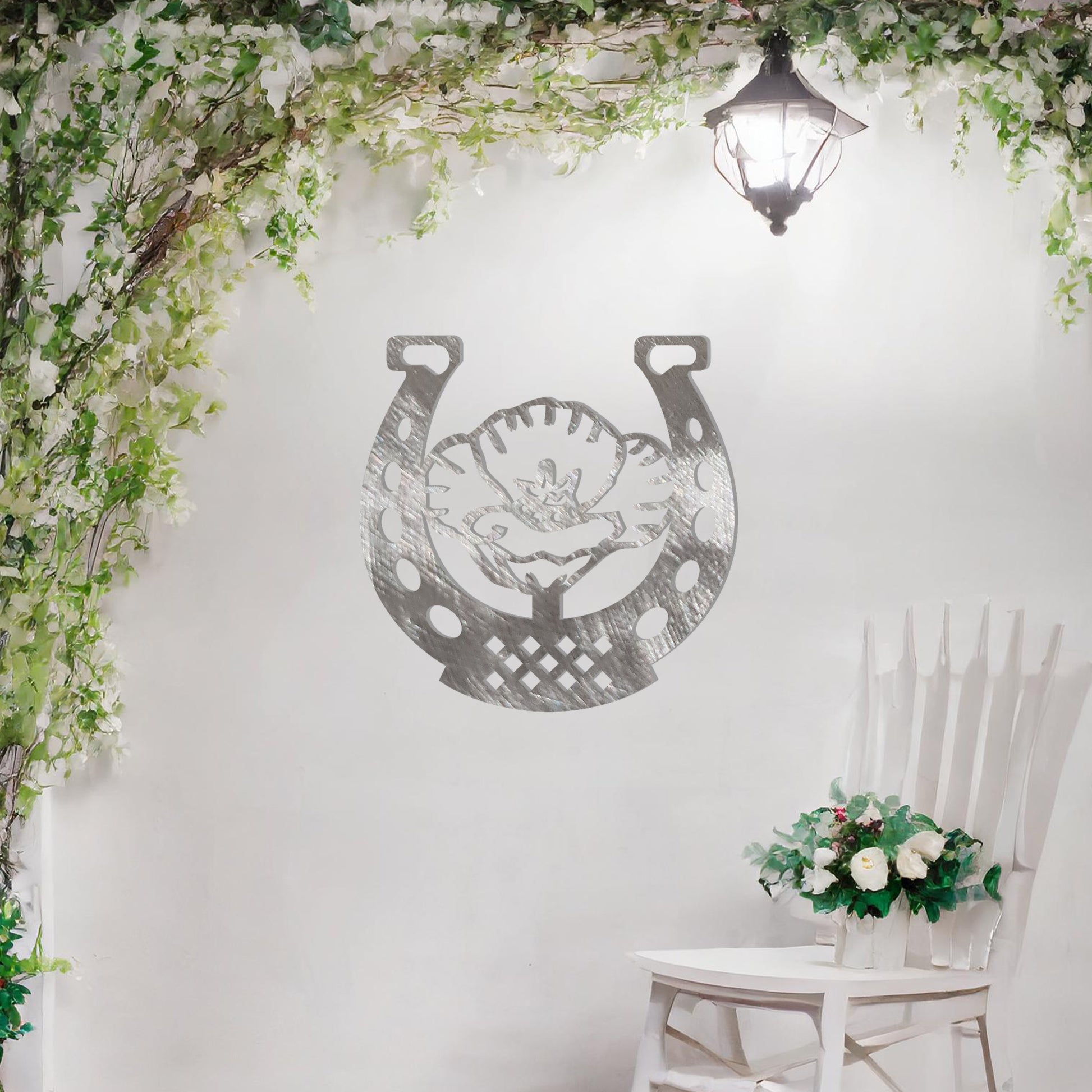 This design features a decorative horseshoe enclosing a beautifully detailed flower, symbolising luck and natural elegance. The intricate pattern within the horseshoe adds charm, making it a unique piece for those who appreciate equestrian or floral motifs.