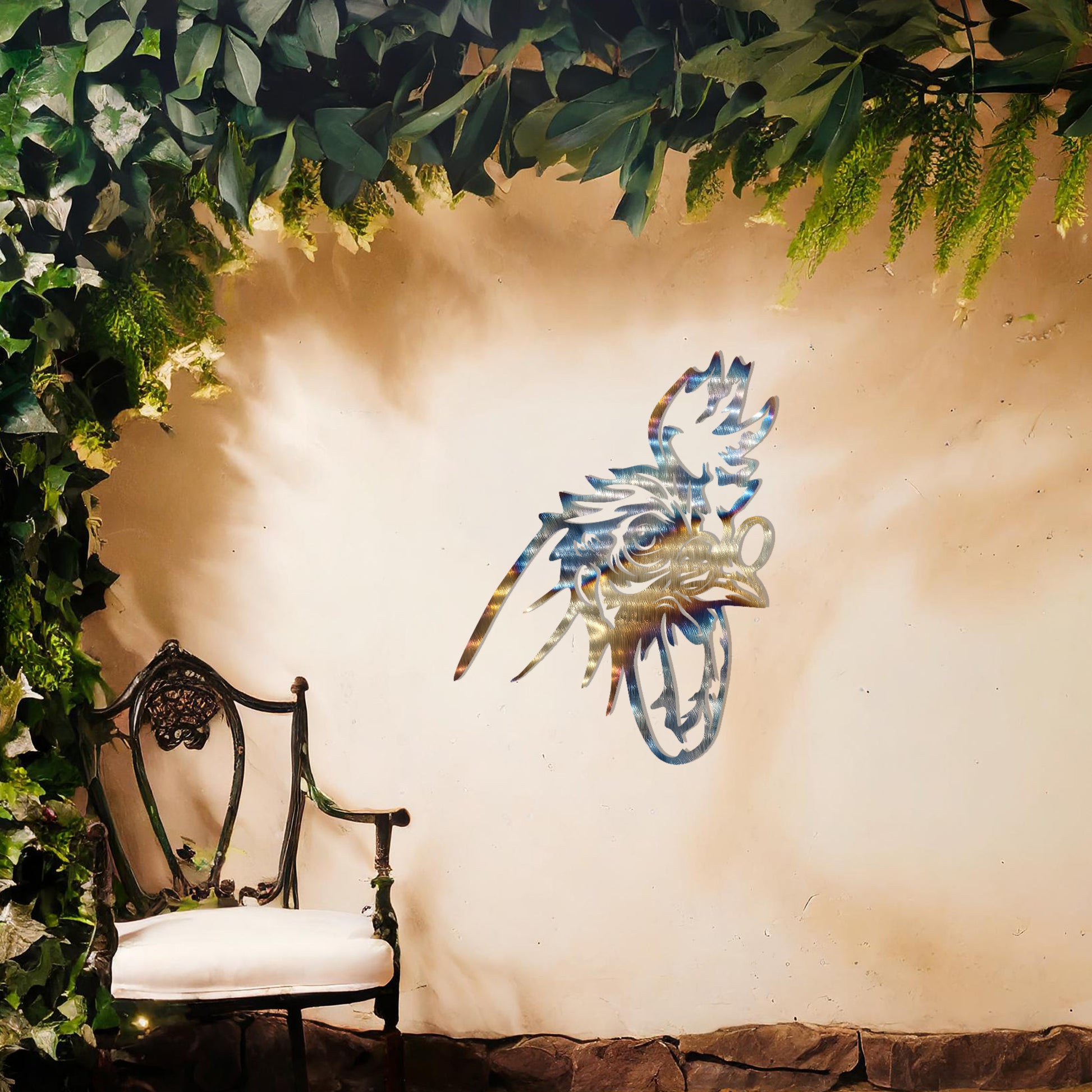 This design showcases a dynamic and expressive smart rooster head silhouette, exuding energy and character with its bold lines and intricate detailing. A striking piece of wall art perfect for adding a touch of rustic charm.
