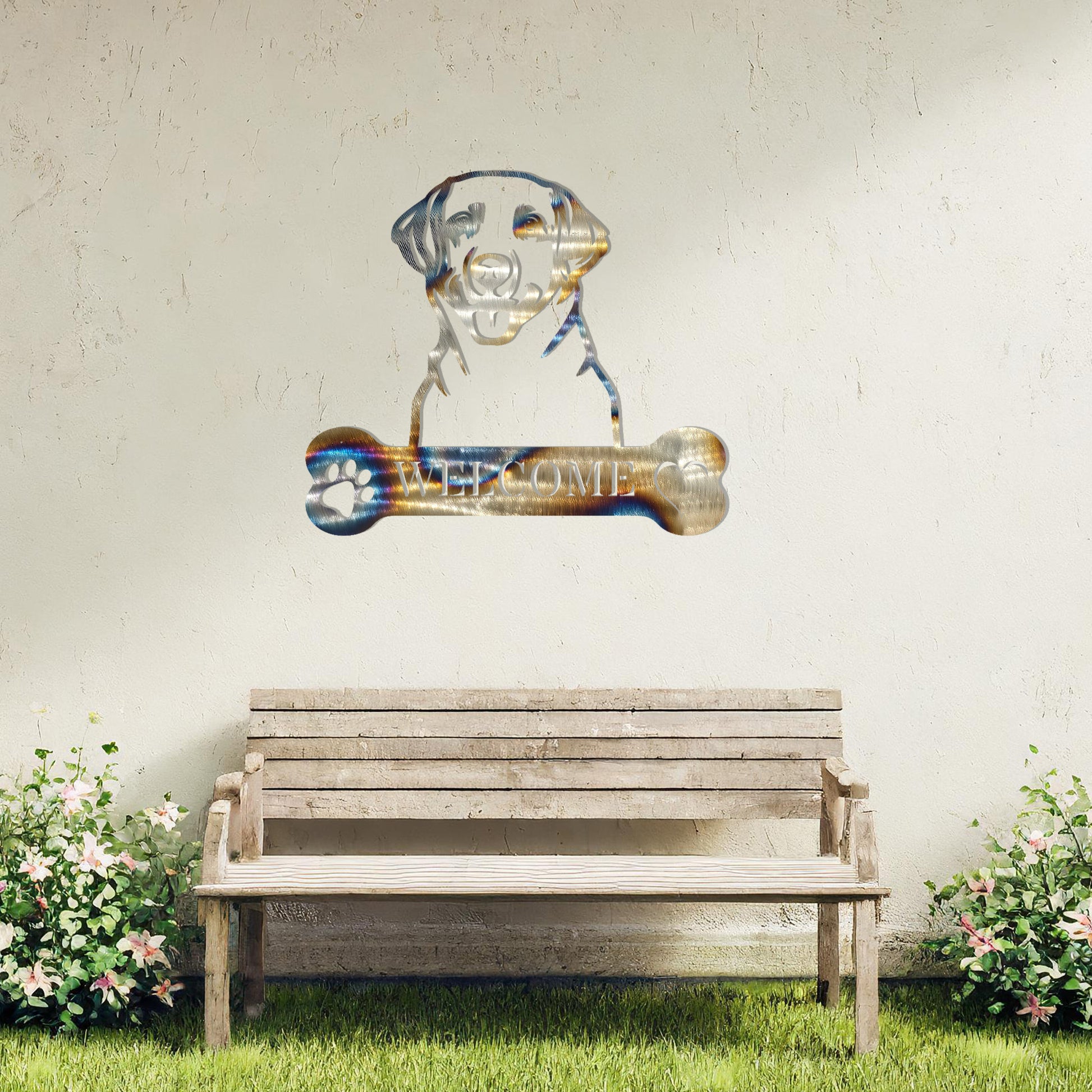 Metal Labrador dog design with a bone-shaped 'WELCOME' text and paw prints, perfect for adding a welcoming touch to entryways or outdoor spaces.