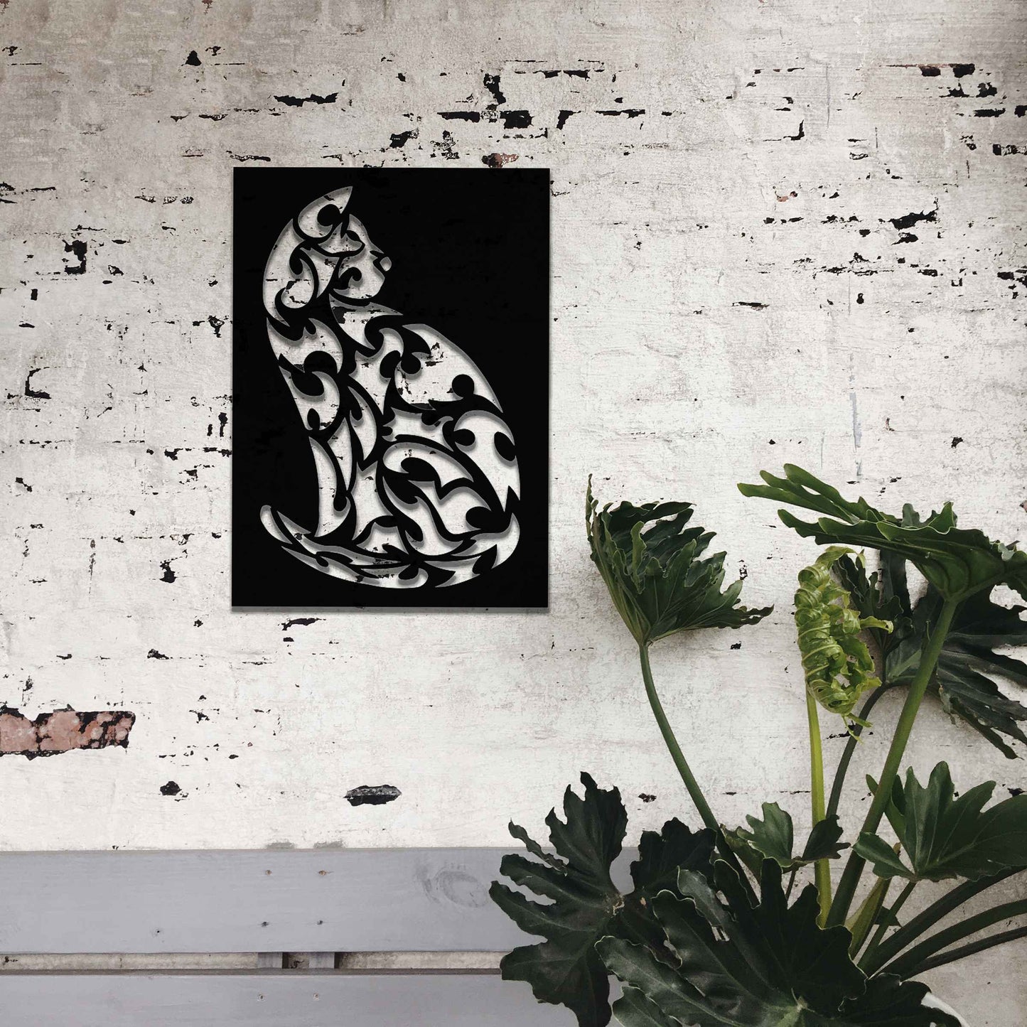 This is a beautiful metal wall art design featuring a cat silhouette with intricate swirling patterns, showcasing a blend of elegance and artistic detail, perfect for modern home decor.