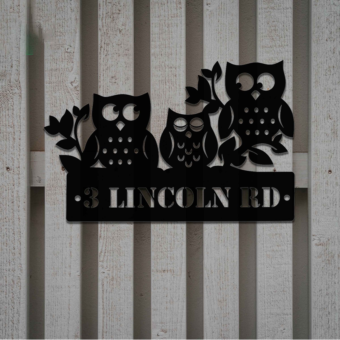 Metal garden decoration featuring three owls perched on a "Welcome" sign with a rustic finish, combining playful charm and warmth to create an inviting accent for outdoor walls, porches, or entryways.
