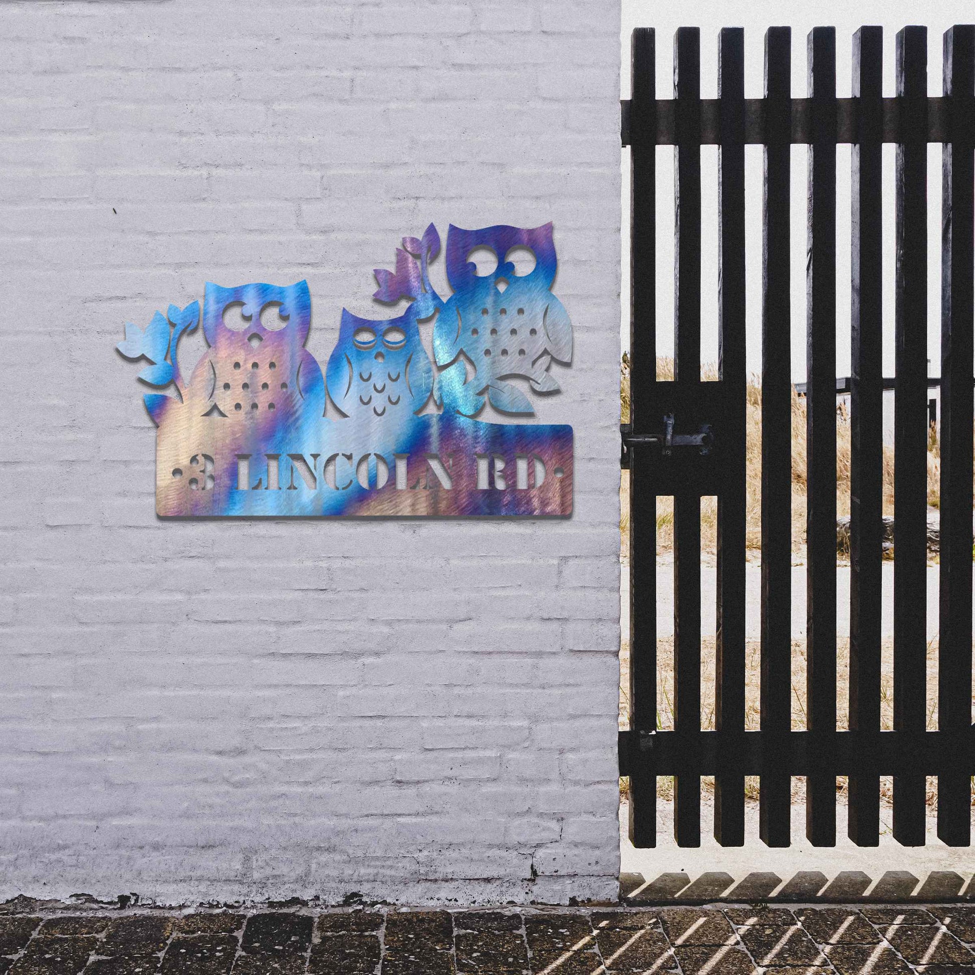 Metal garden decoration featuring three owls perched on a "Welcome" sign with a rustic finish, combining playful charm and warmth to create an inviting accent for outdoor walls, porches, or entryways.