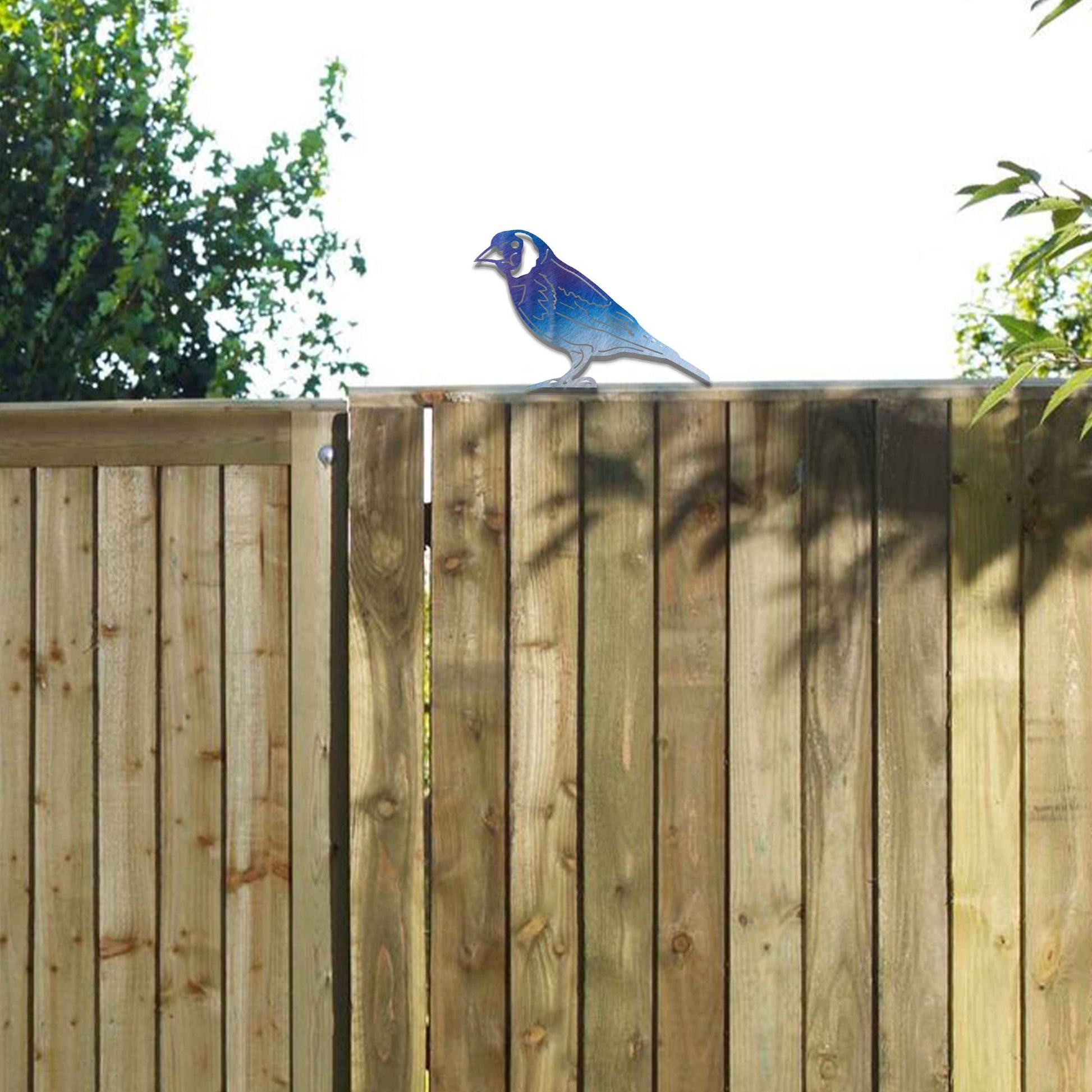 Metal garden decoration featuring a bird silhouette with a rustic finish, designed to sit atop fences or garden structures, adding a natural and artistic accent to outdoor spaces.