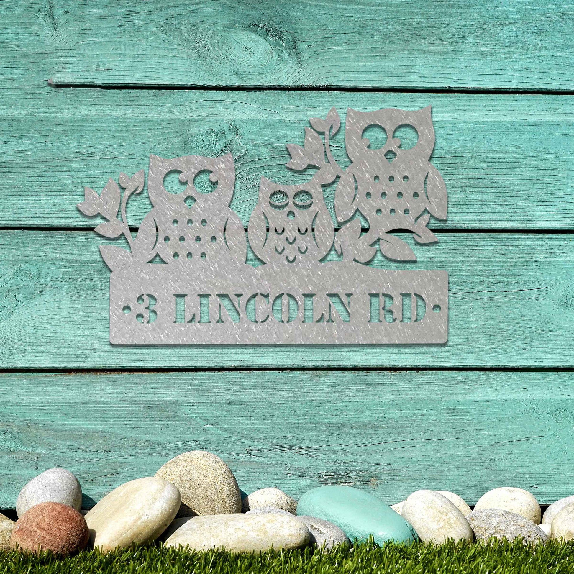 Metal garden decoration featuring three owls perched on a "Welcome" sign with a rustic finish, combining playful charm and warmth to create an inviting accent for outdoor walls, porches, or entryways.