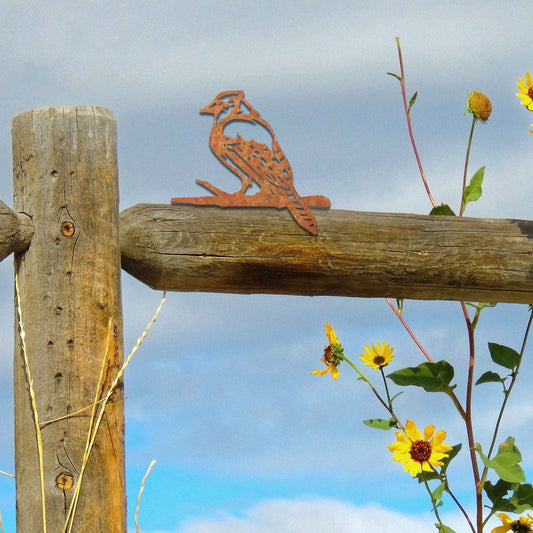 Metal garden decoration featuring a woodpecker silhouette with intricate cutout details and a rustic finish, designed to perch on wooden beams or posts, adding a natural and artistic touch to outdoor spaces.
