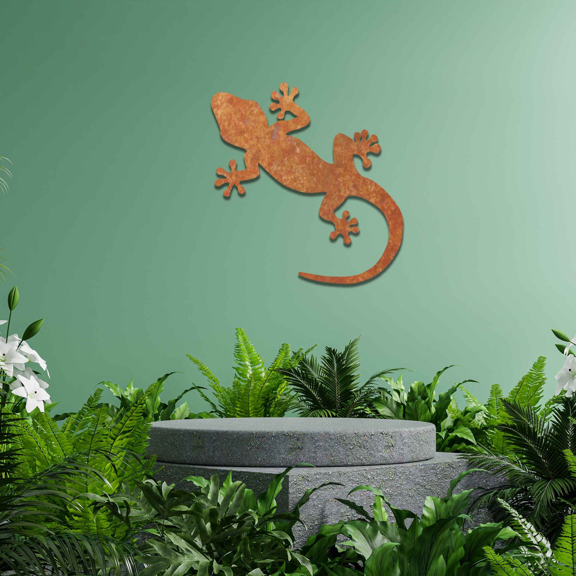 Metal wall decoration featuring a simple gecko silhouette design, adding a minimalist and modern touch to indoor spaces, displayed on a neutral wall within a contemporary decor setting.