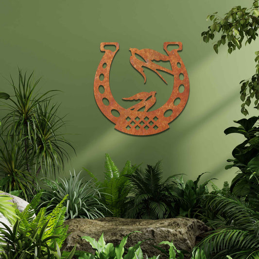 Metal garden decoration featuring two swallows perched within a horseshoe design, crafted with intricate detailing to symbolise luck and harmony, adding a rustic and charming touch to outdoor walls or fences.