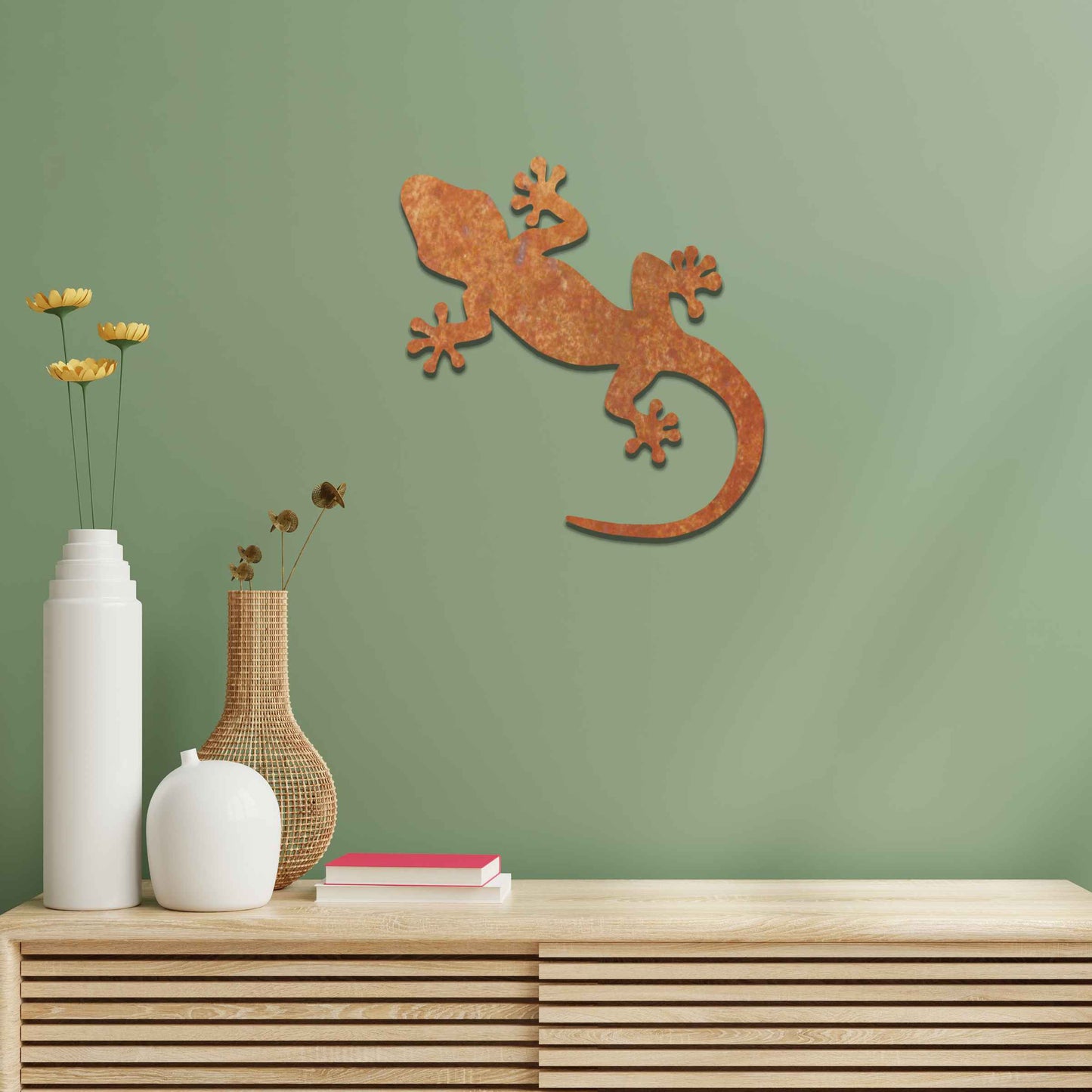 Metal wall decoration featuring a simple gecko silhouette design, adding a minimalist and modern touch to indoor spaces, displayed on a neutral wall within a contemporary decor setting.