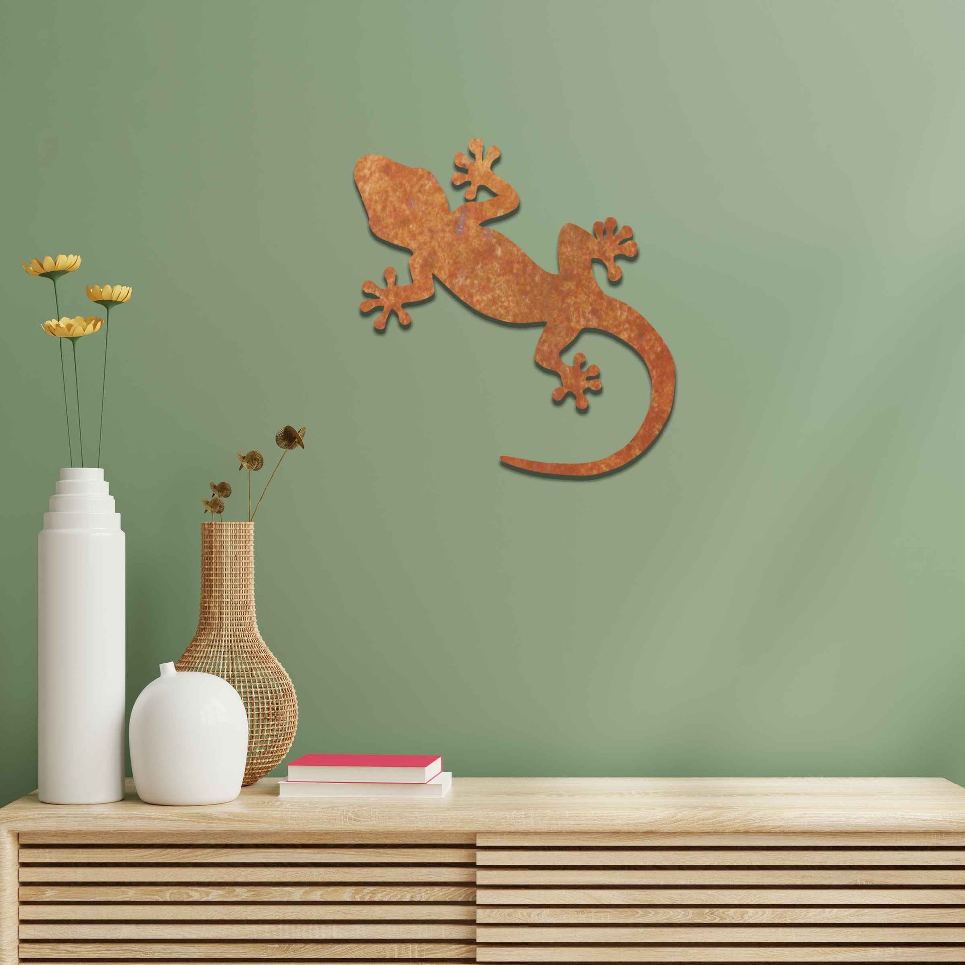 Metal wall decoration featuring a simple gecko silhouette design, adding a minimalist and modern touch to indoor spaces, displayed on a neutral wall within a contemporary decor setting.