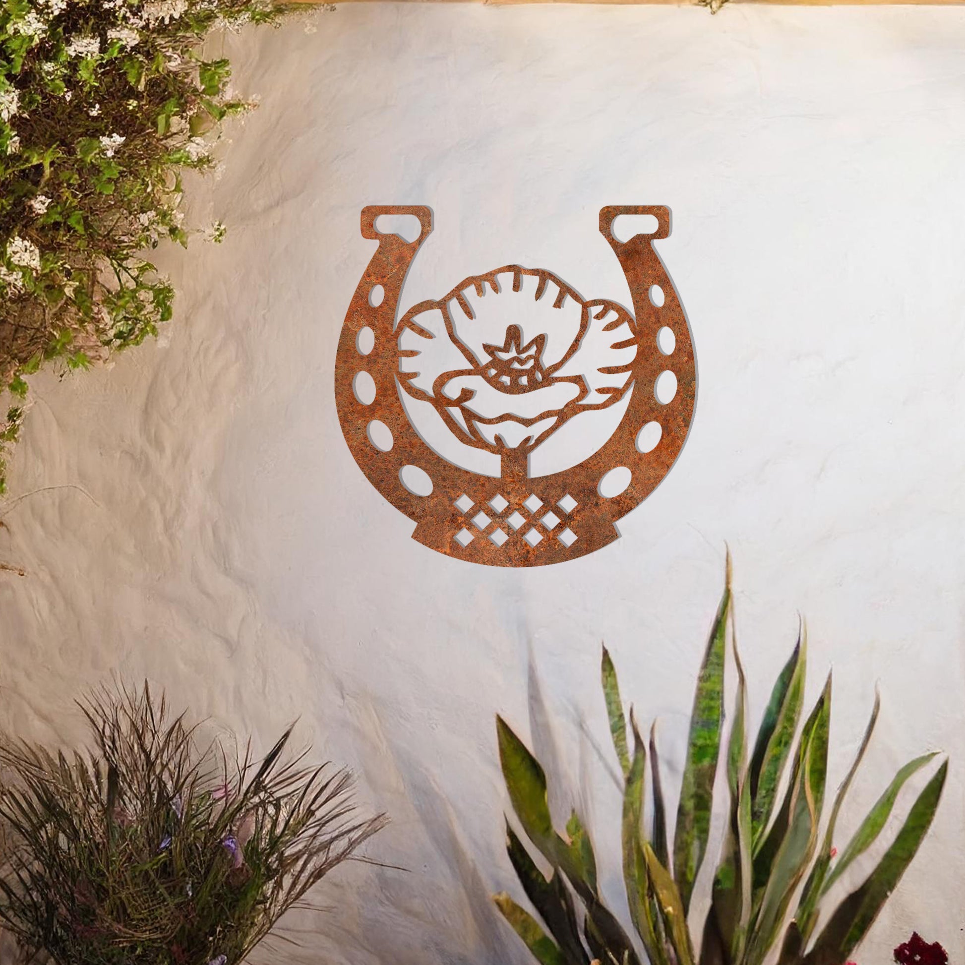 This design features a decorative horseshoe enclosing a beautifully detailed flower, symbolising luck and natural elegance. The intricate pattern within the horseshoe adds charm, making it a unique piece for those who appreciate equestrian or floral motifs.