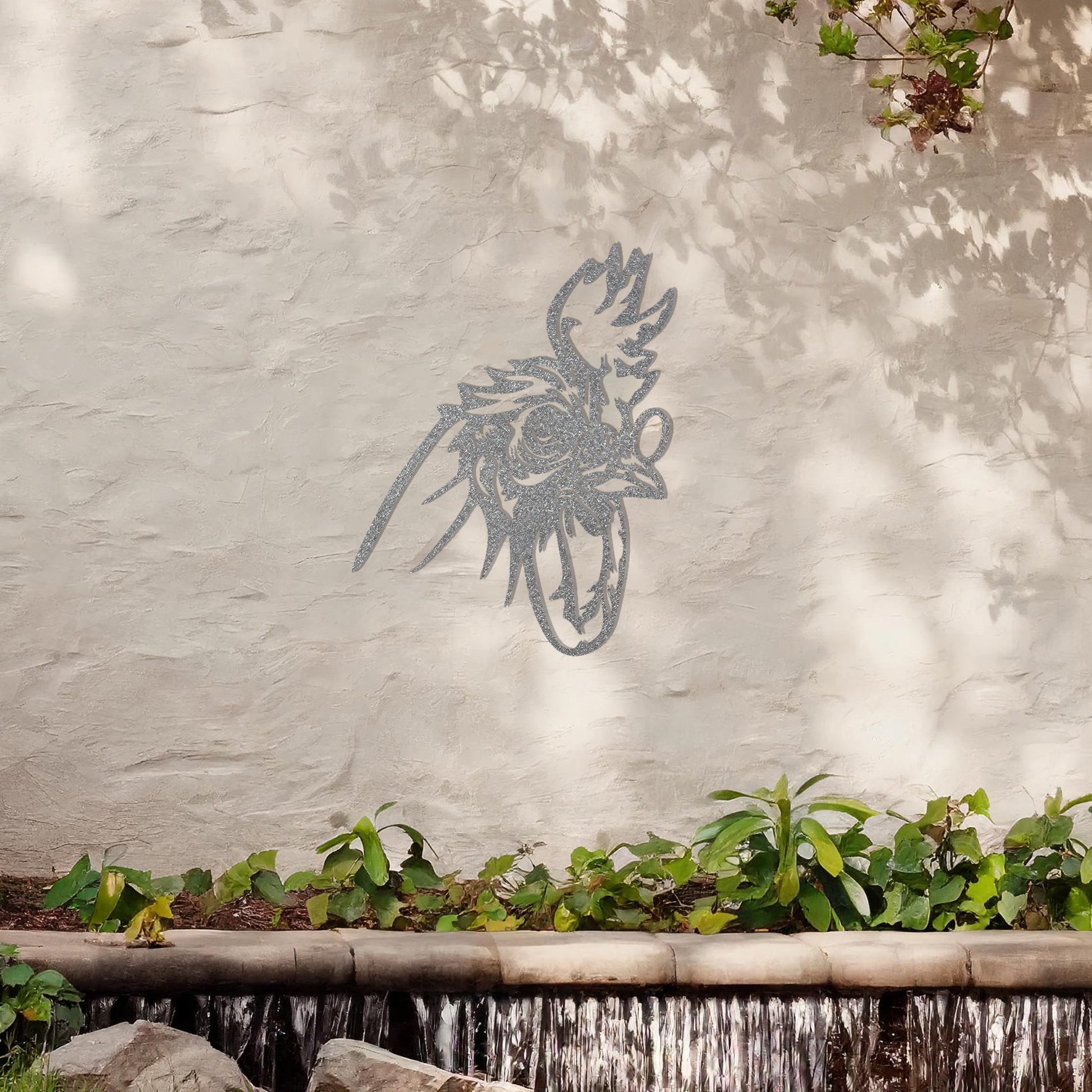 This design showcases a dynamic and expressive smart rooster head silhouette, exuding energy and character with its bold lines and intricate detailing. A striking piece of wall art perfect for adding a touch of rustic charm.
