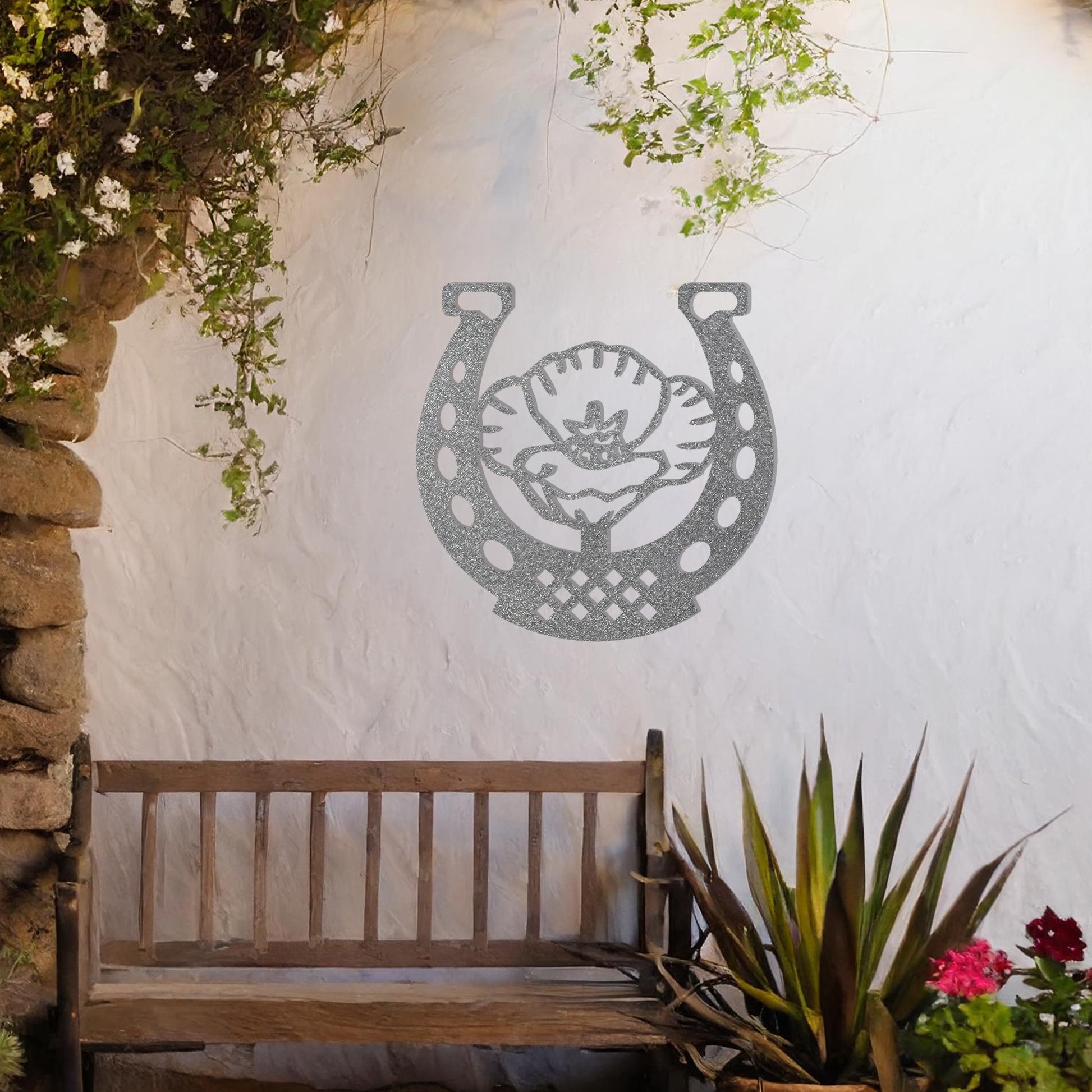 This design features a decorative horseshoe enclosing a beautifully detailed flower, symbolising luck and natural elegance. The intricate pattern within the horseshoe adds charm, making it a unique piece for those who appreciate equestrian or floral motifs.